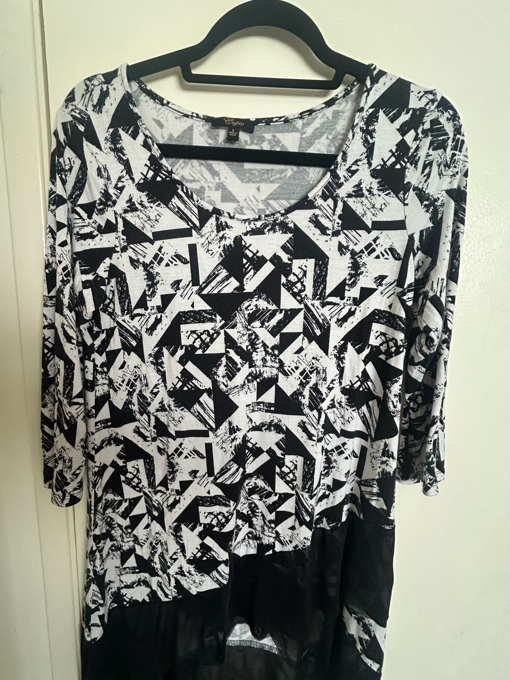 Cupio Black & White Geometric Scoop Neck Tunic